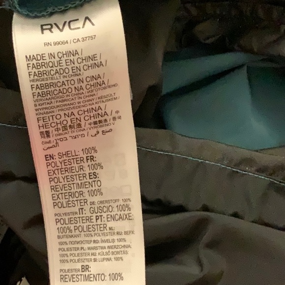 Rvca long sleeve windbreaker with hook and side zipper. Size M - Picture 6 of 7